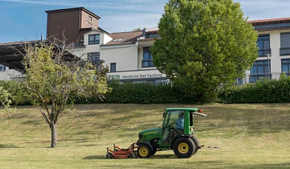 Grünpflege für Industrie und Gewerbe: Rasen- und Rabattenpflege